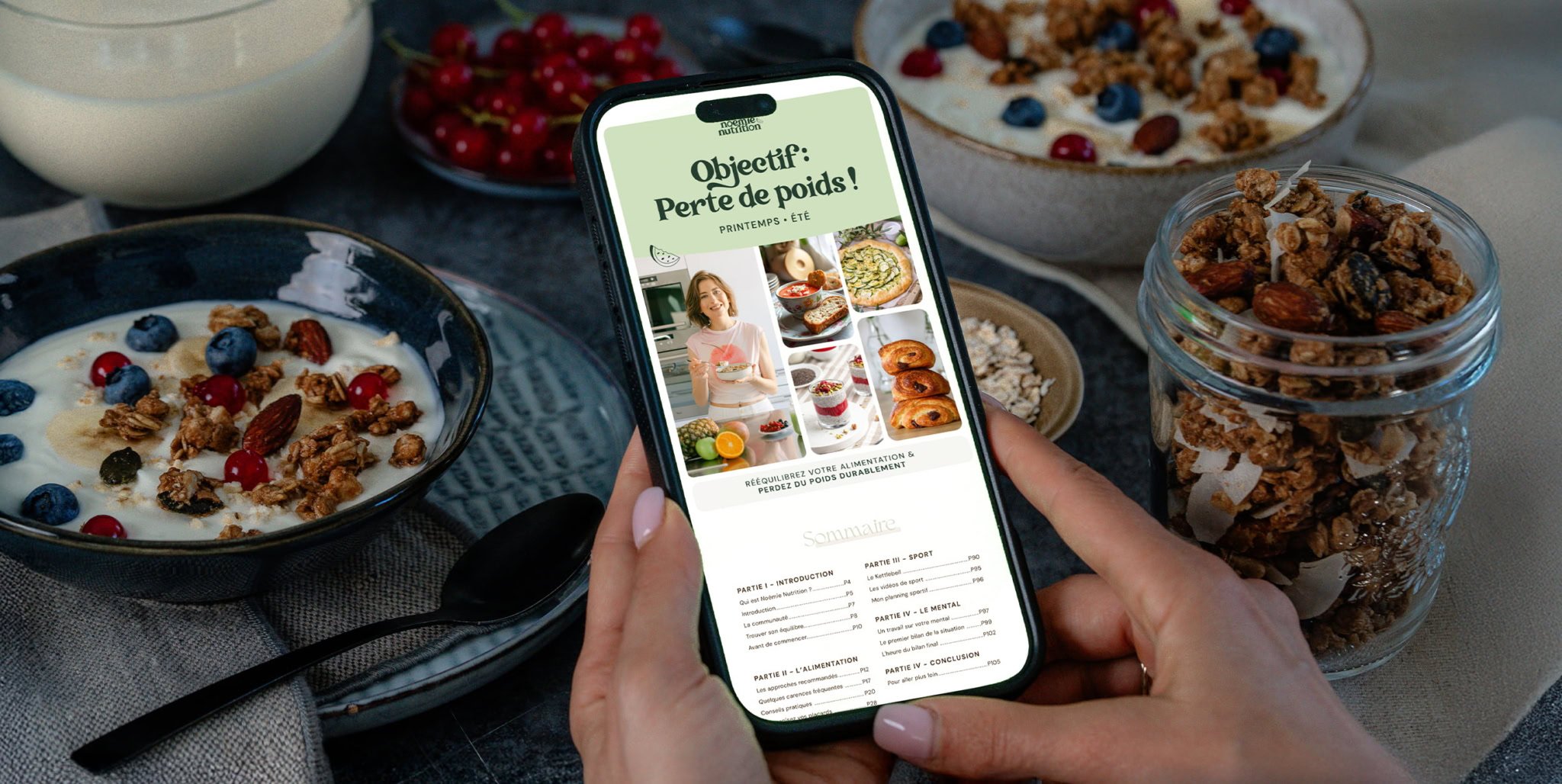 Illustration d'une personne utilisant un smartphone pour consulter un programme de perte de poids, entourée de petits déjeuners sains et de snacks nutritifs, dans un cadre convivial.