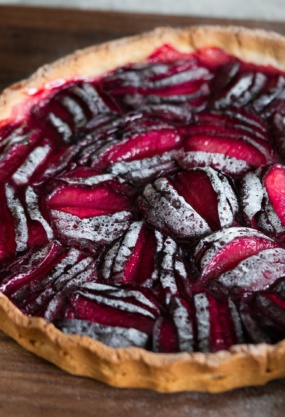 Galette aux cerises et chocolat, dessert gourmand, pâtisserie fait maison, recette facile, gourmandise sucrée.